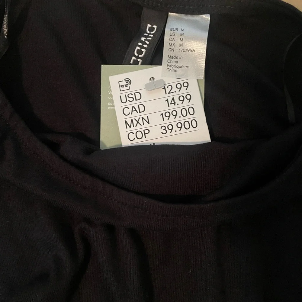 H&M Rouched Tee - Picture 2 of 2